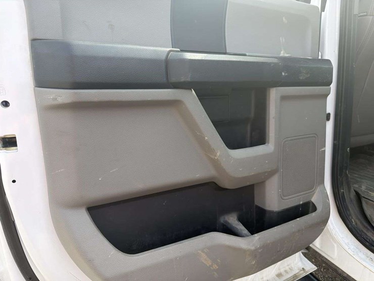2019-ford-f550-xl-image-18