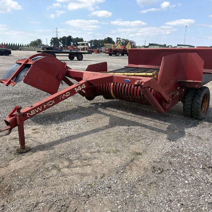NEW HOLLAND 144