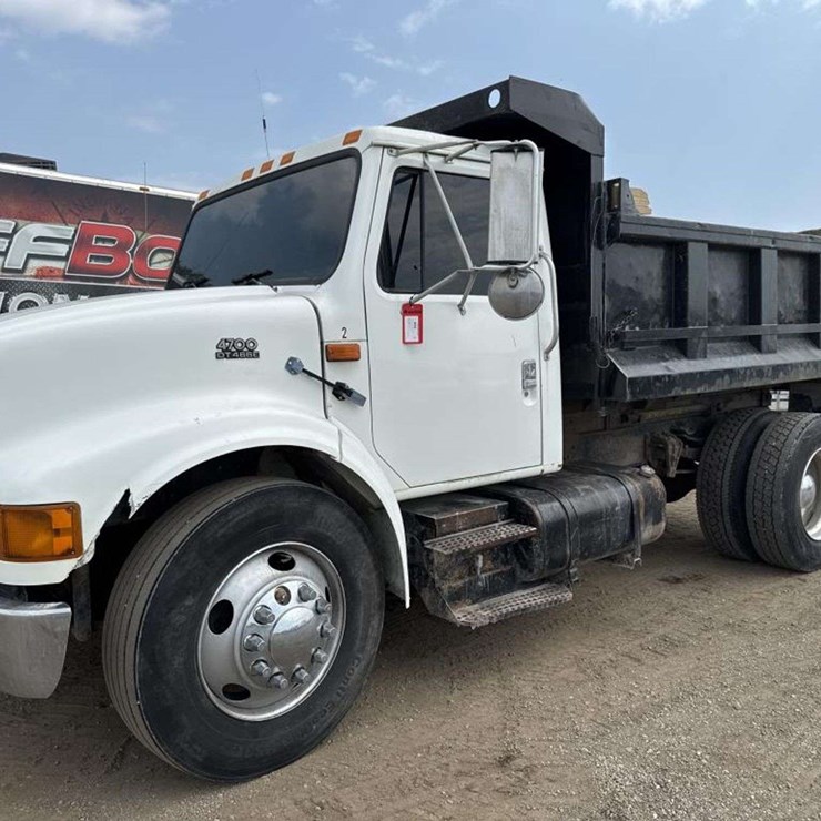 1999 INTERNATIONAL 4700