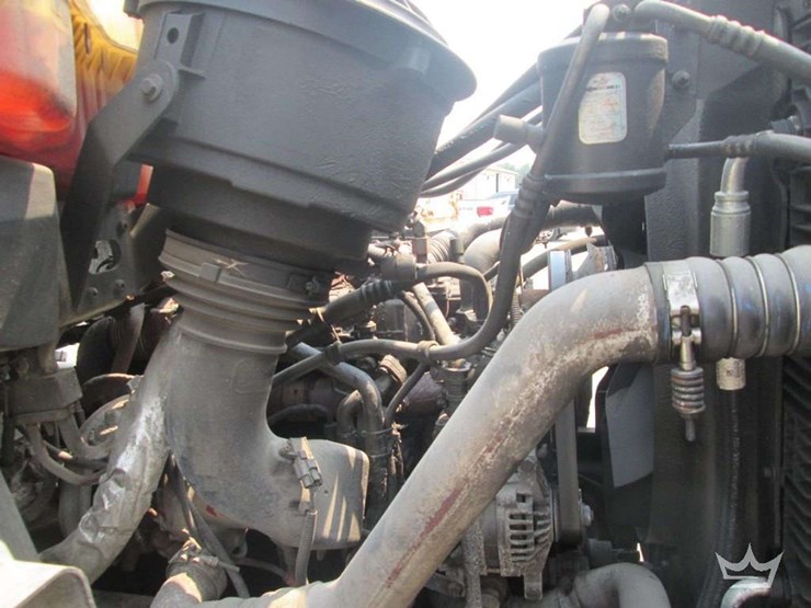 2015-freightliner-108sd-image-16