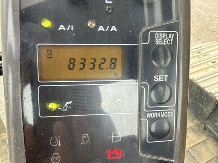 deere-200c-lc-image-23