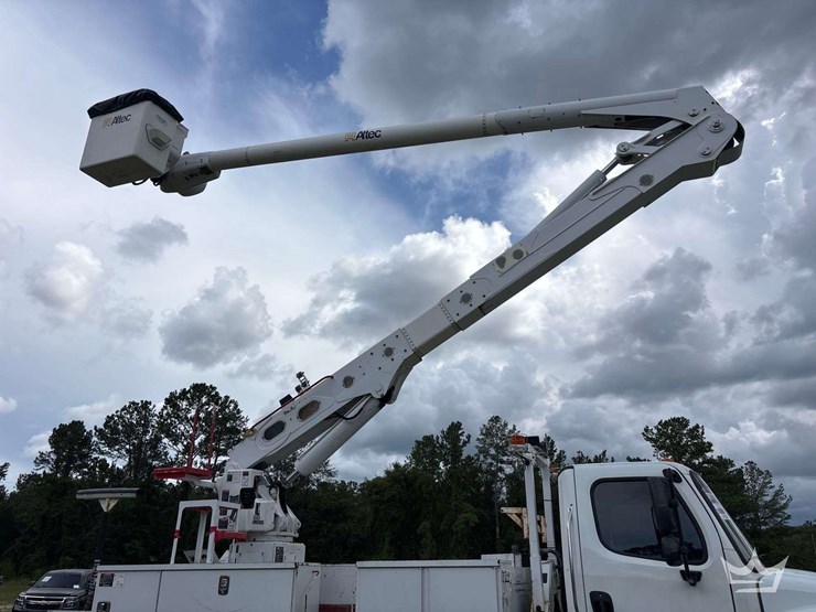 2020-freightliner-m2-106-image-11