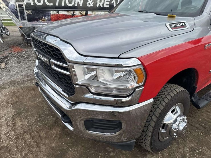 2019-dodge-ram-3500-image-6