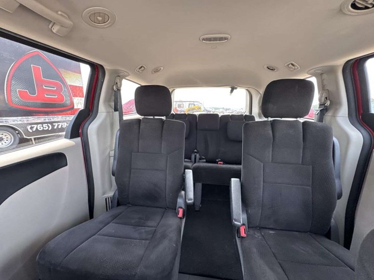 2012-dodge-grand-caravan-se-image-14