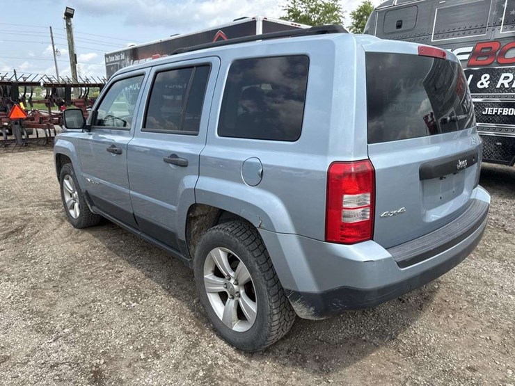 2013-jeep-patriot-sport-image-2