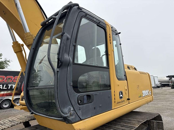 deere-200c-lc-image-14