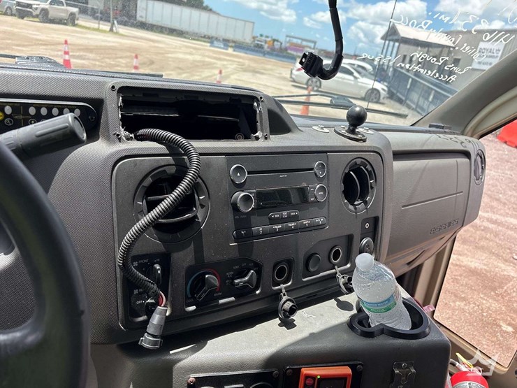 2017-ford-e450-image-13