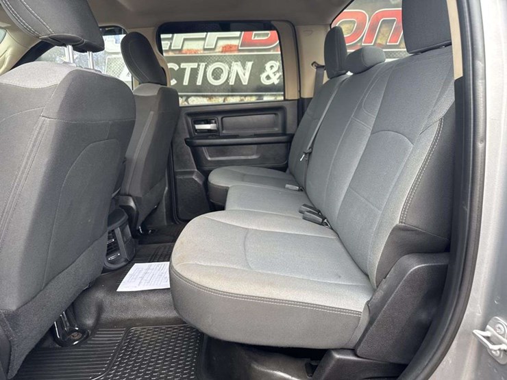 2019-dodge-ram-3500-image-16