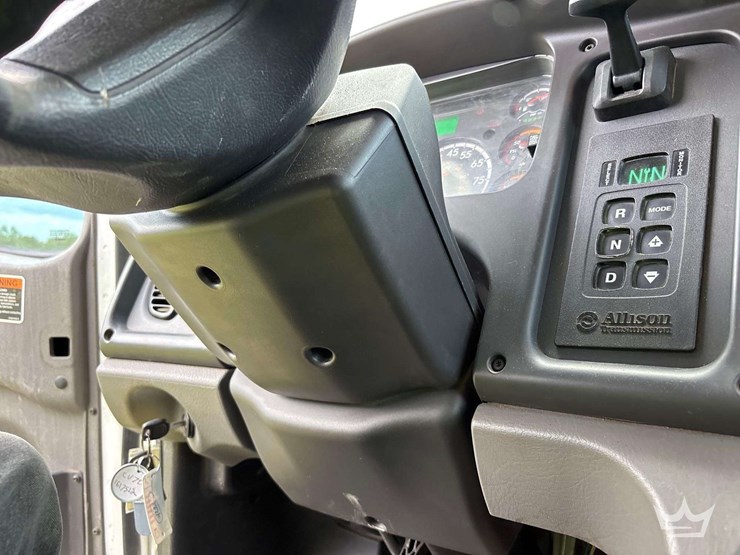 2020-freightliner-m2-106-image-48