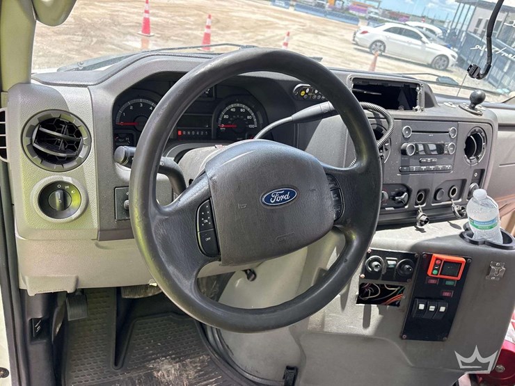 2017-ford-e450-image-12