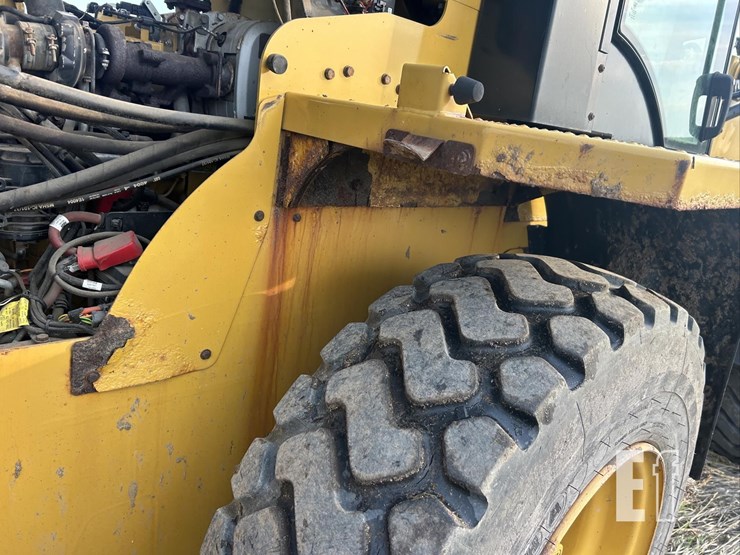 2015-caterpillar-910k-image-41