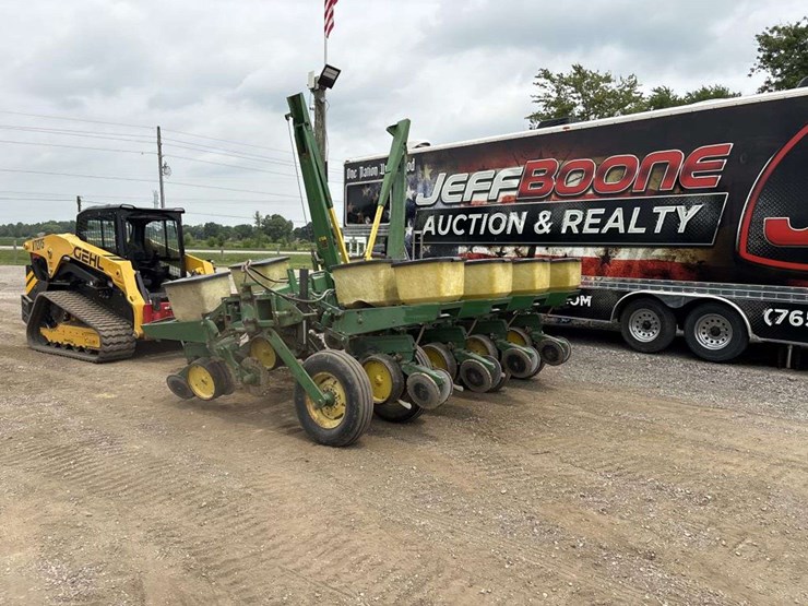 john-deere-8-image-2