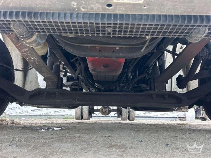 2016-freightliner-m2-106-image-32