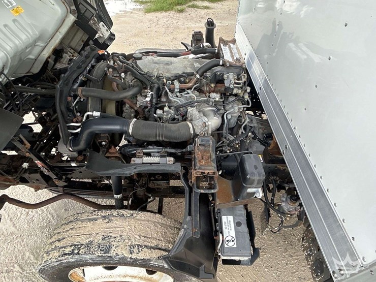 2019-isuzu-nrr-image-8