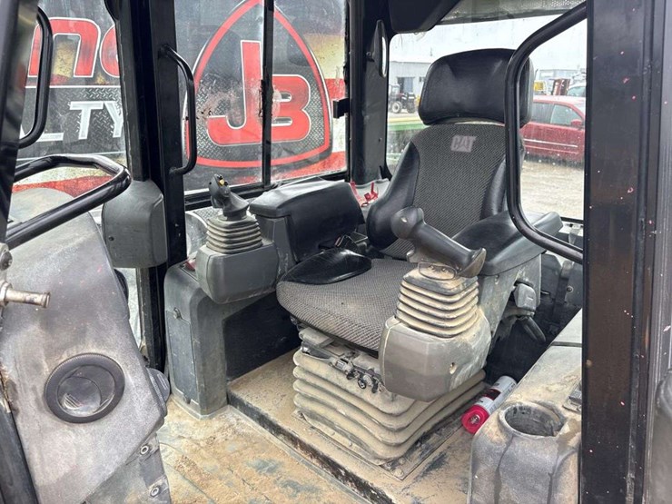 caterpillar-d5k2-xl-image-16