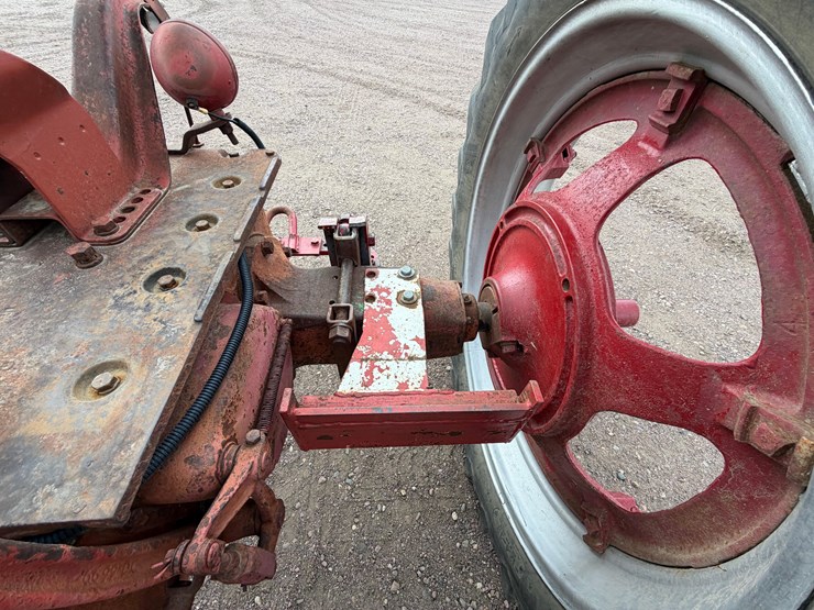 1948-ihc-farmall-h-tractor-image-16
