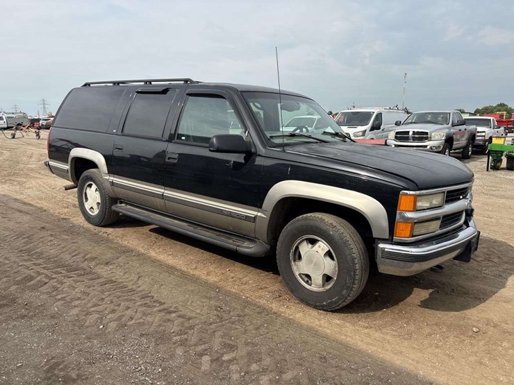 1999-gmc-suburban-image-5