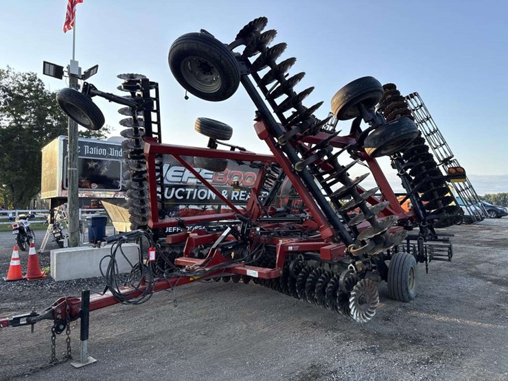 case-ih-330-image-1