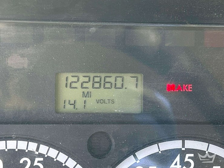 2014-freightliner-m2-106-image-6