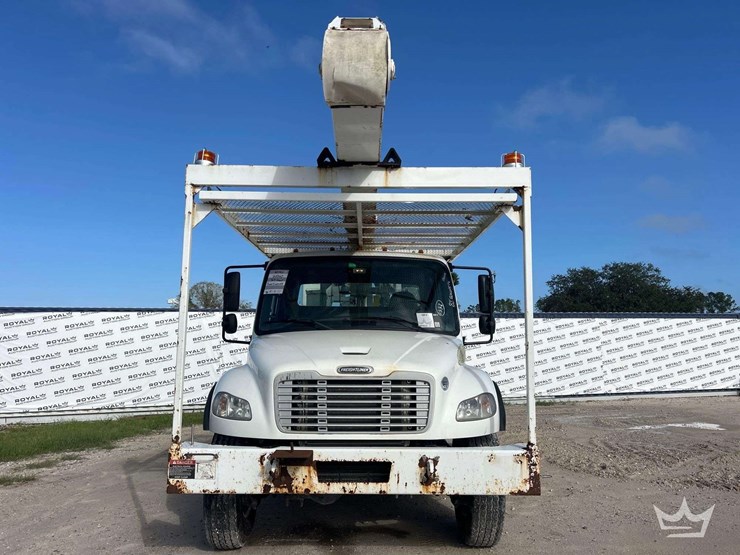 2014-freightliner-m2-106-image-47