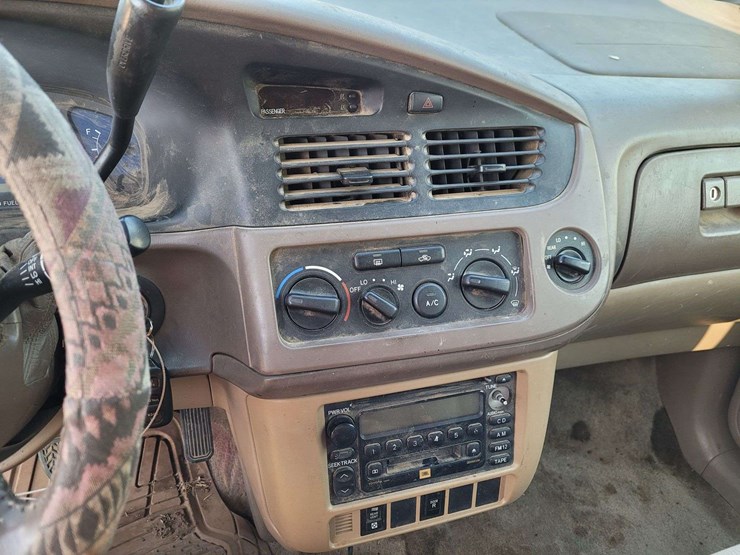 2003-toyota-sienna-image-18