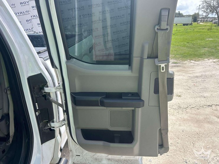 2020-ford-f150-image-17