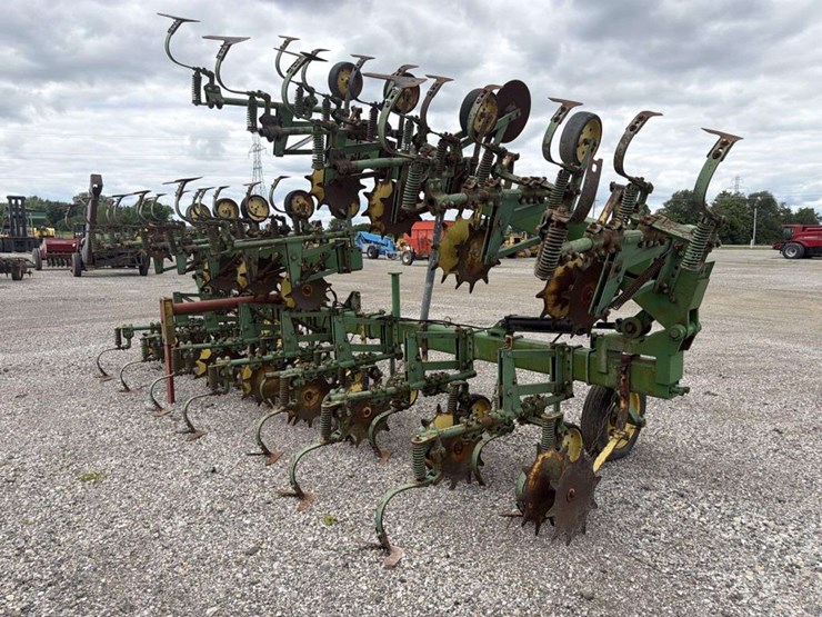 john-deere-16-image-4