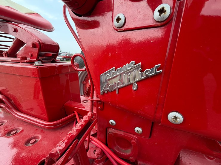 1955-farmall-300-tractor-image-24