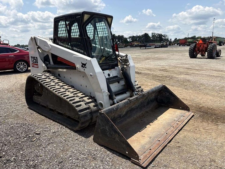 bobcat-t250-image-4