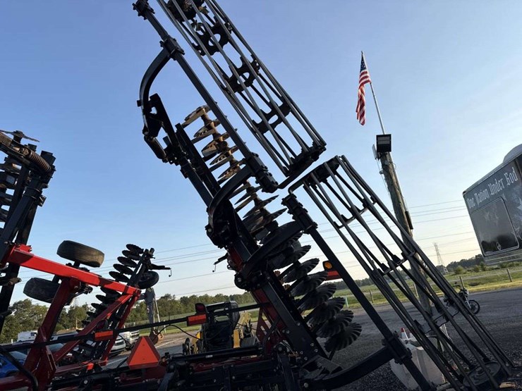 case-ih-330-image-19