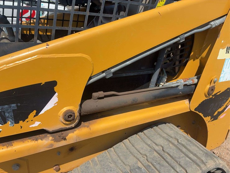 caterpillar-247b-image-8