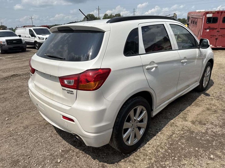 2012-mitsubishi-outlander-image-3