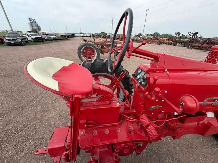 1955-farmall-300-tractor-image-23