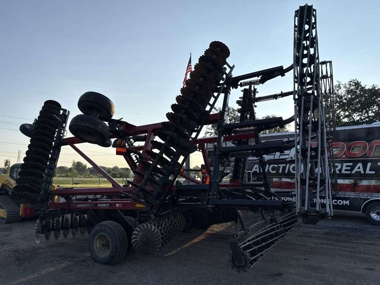 case-ih-330-image-2