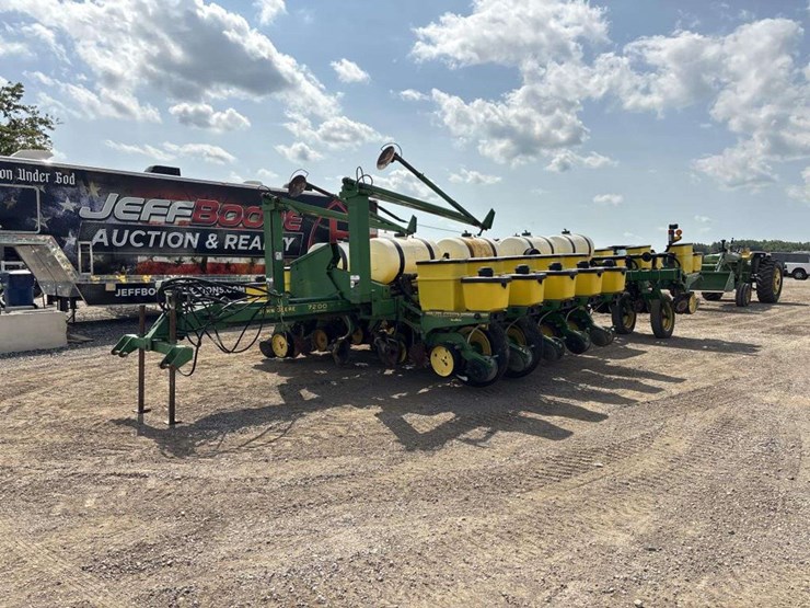 john-deere-7200-image-1