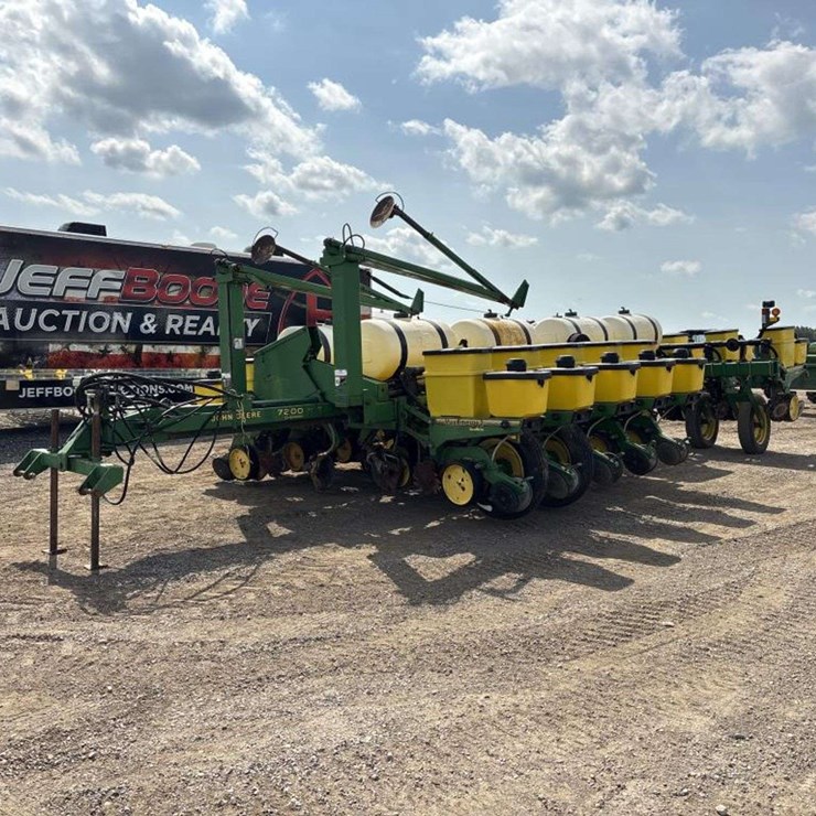 JOHN DEERE 7200