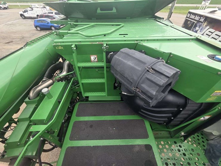 2013-john-deere-s660-image-19