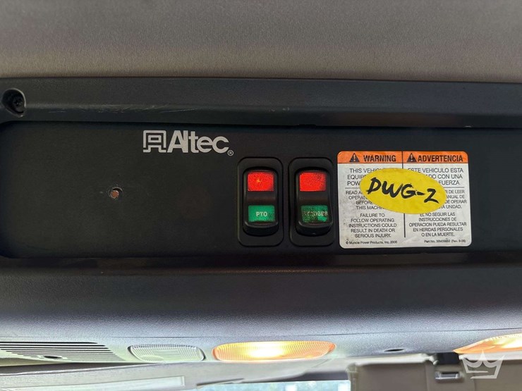 2020-freightliner-m2-106-image-55