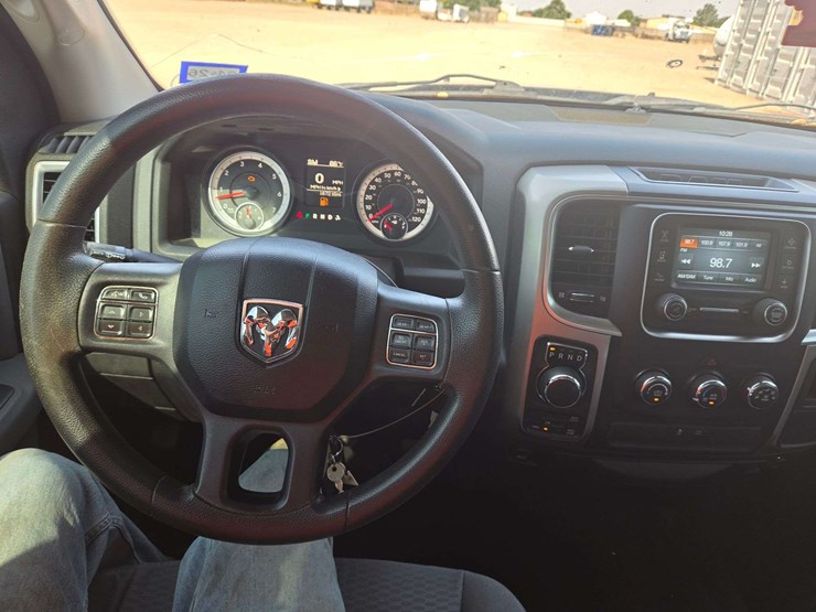 2014-ram-1500-slt-image-14