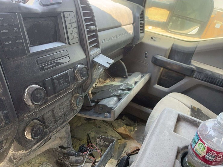 2017-ford-f550-image-38