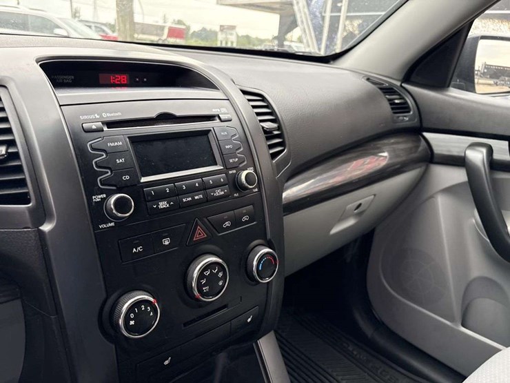 2011-kia-sorento-image-15
