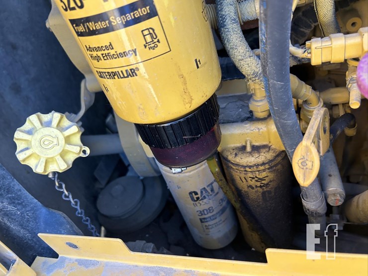 2011-caterpillar-140m2-awd-image-53