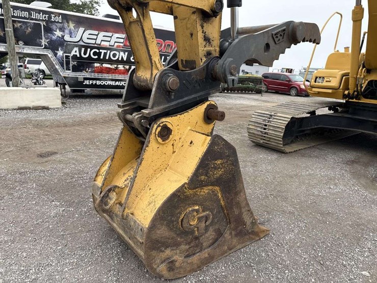 deere-200c-lc-image-6
