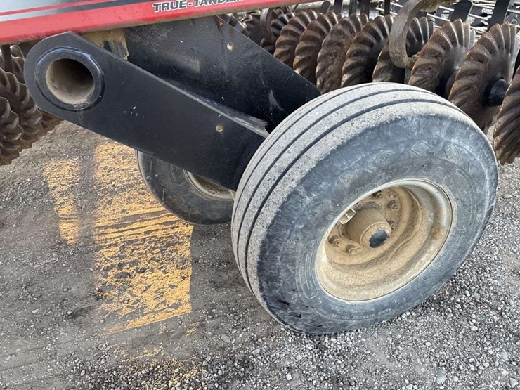 case-ih-330-image-11