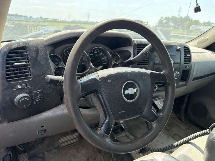 2008-chevrolet-3500-image-17