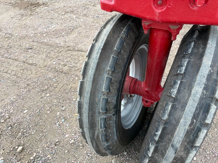 1955-farmall-300-tractor-image-12