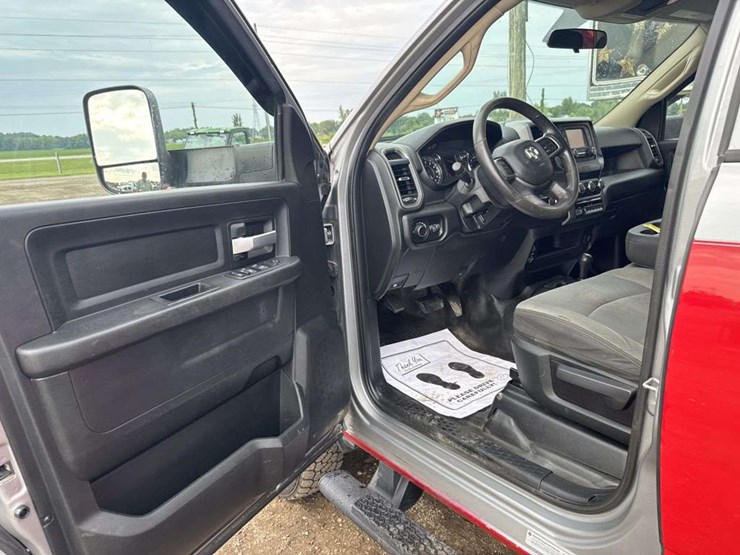 2019-dodge-ram-3500-image-10