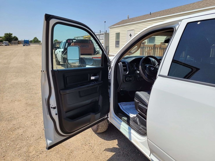 2019-dodge-3500-image-14