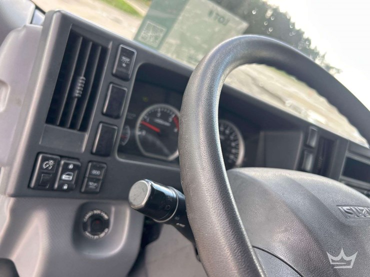 2019-isuzu-nrr-image-17