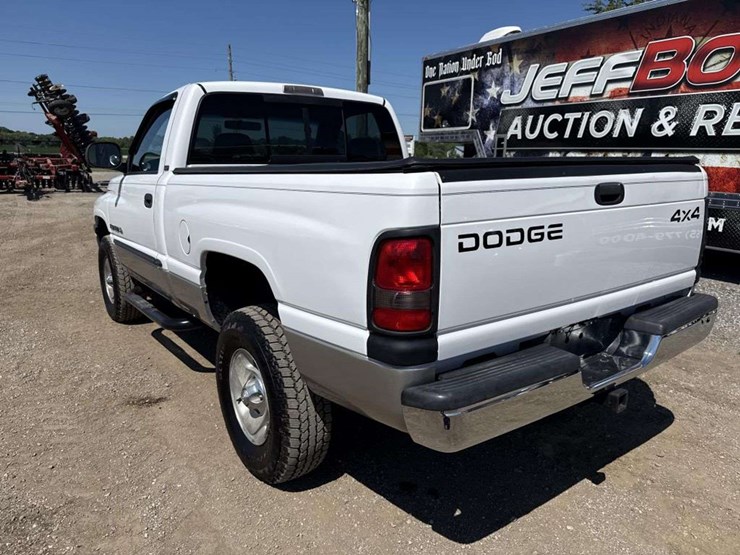 2001-dodge-ram-1500-image-2